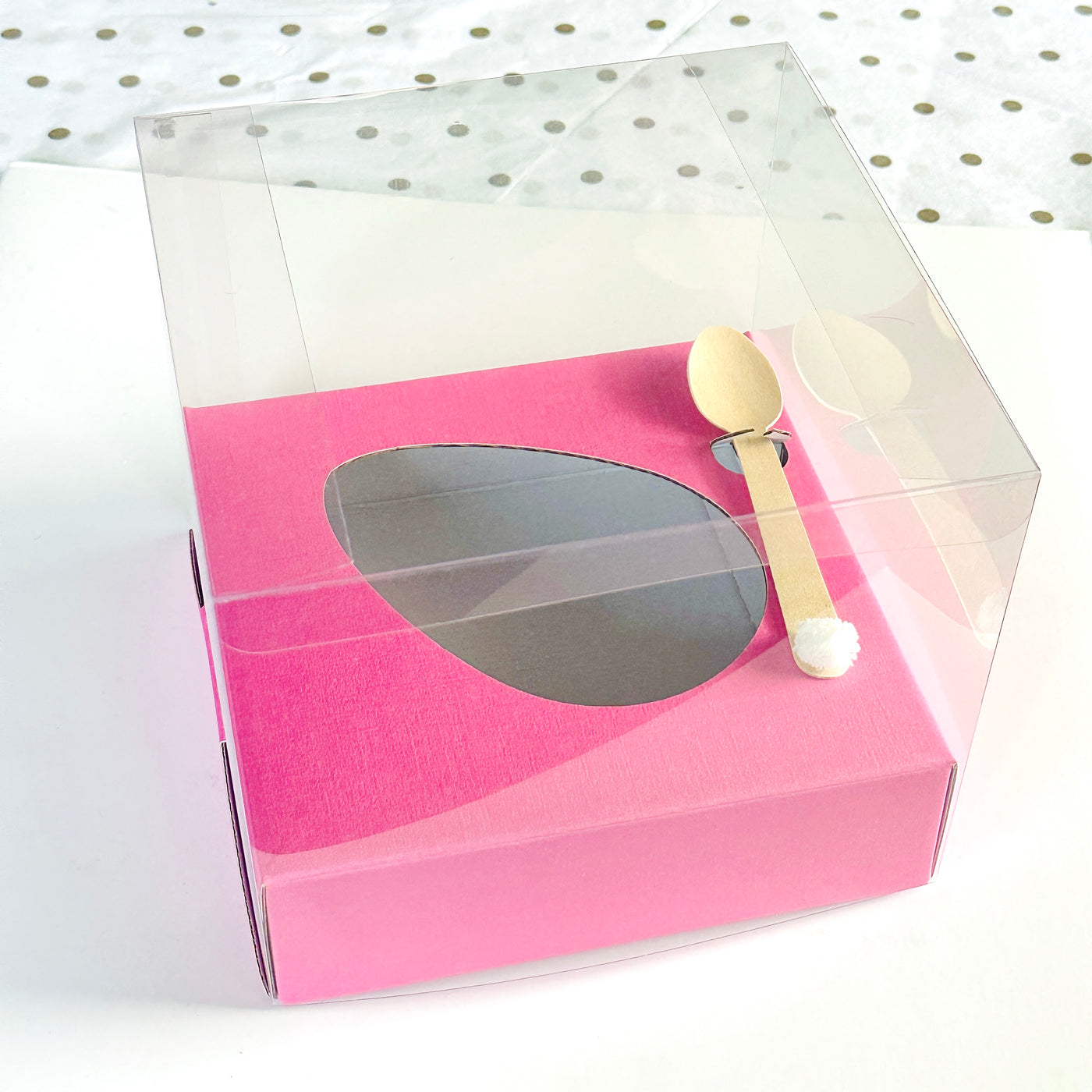 Κουτάκι για μισό σοκολατένιο αυγό με διάφανο καπάκι και βάση ροζ 18 x 18 x 15 εκ.