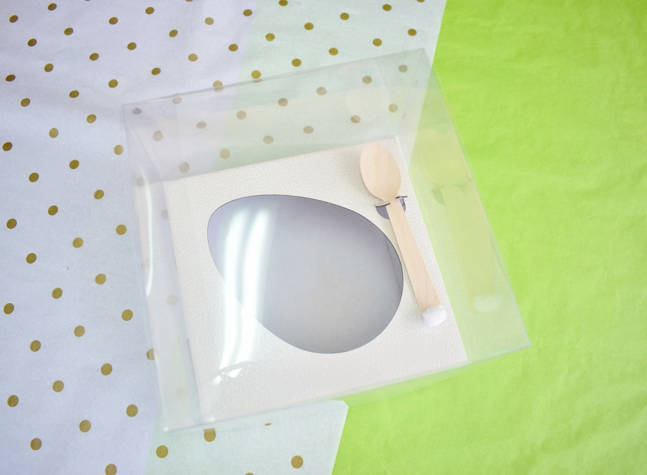 Κουτάκι για μισό σοκολατένιο αυγό με διάφανο καπάκι και λευκό δέρμα βάση - Lenka Sweet Dreams
